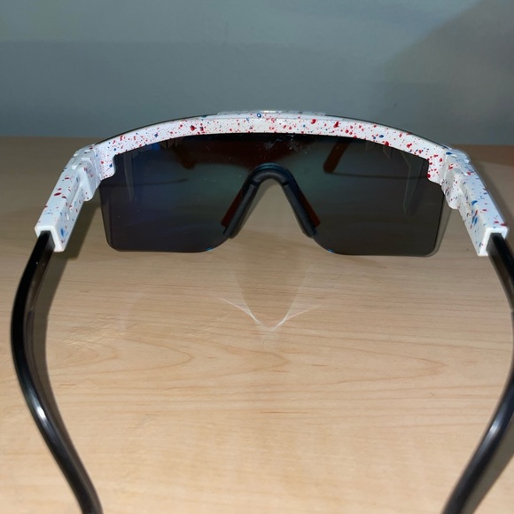 Sunglasses - Picture 3 of 5